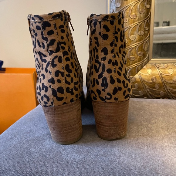 SOLD: Leopard Booties size 7 - Picture 4 of 4